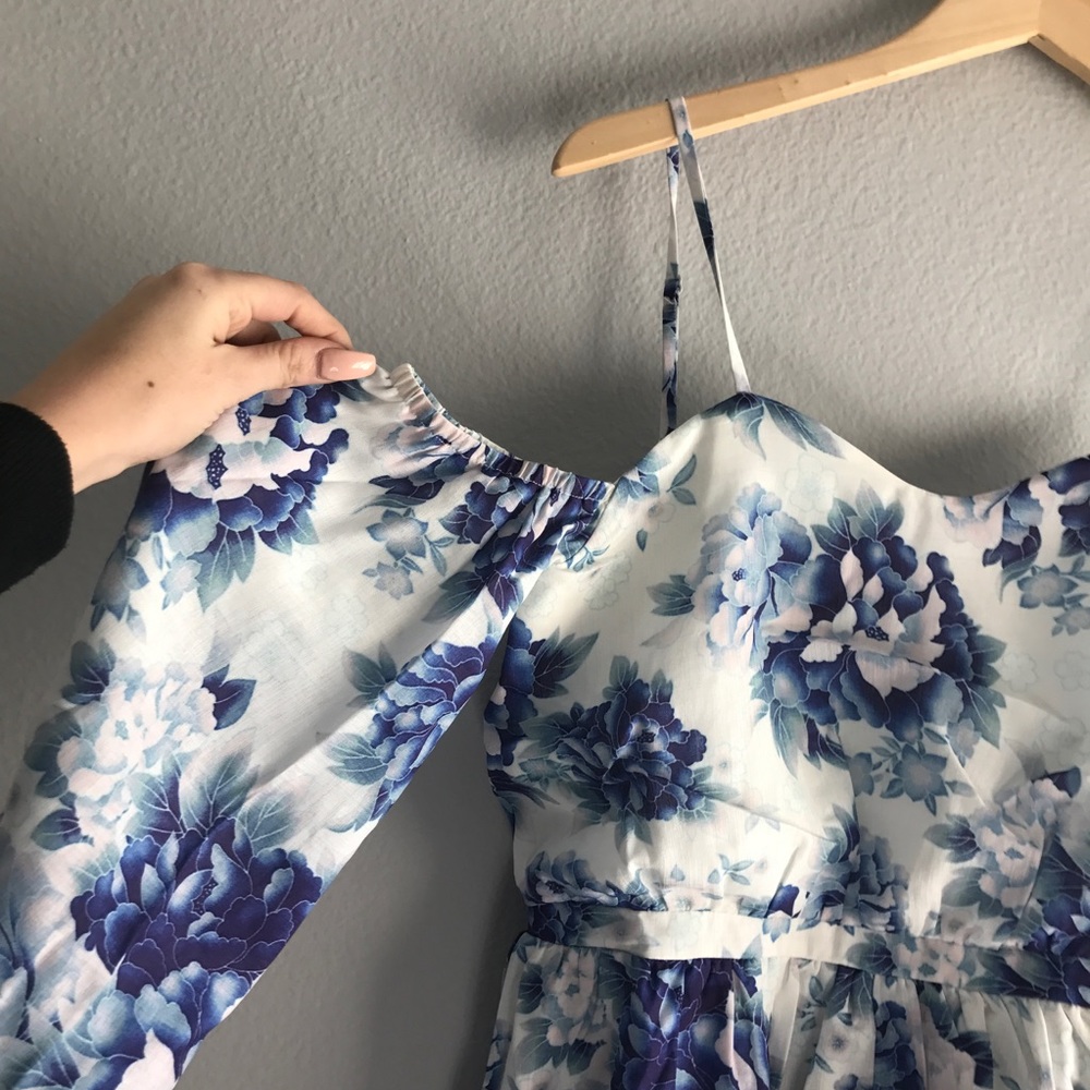 Elliatt • Floral Cold Shoulder Playsuit Romper - Picture 4 of 8